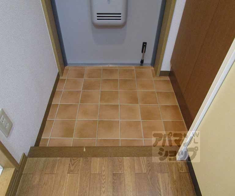 玄関　１０１号室の写真です。