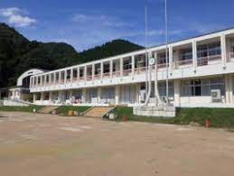 小学校　朝来市立中川小学校（小学校）まで3000m