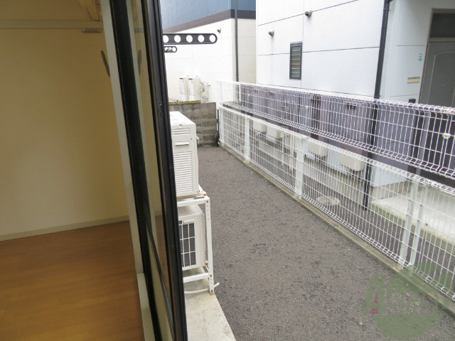 バルコニー　外には洗濯物がほせるようになっております。