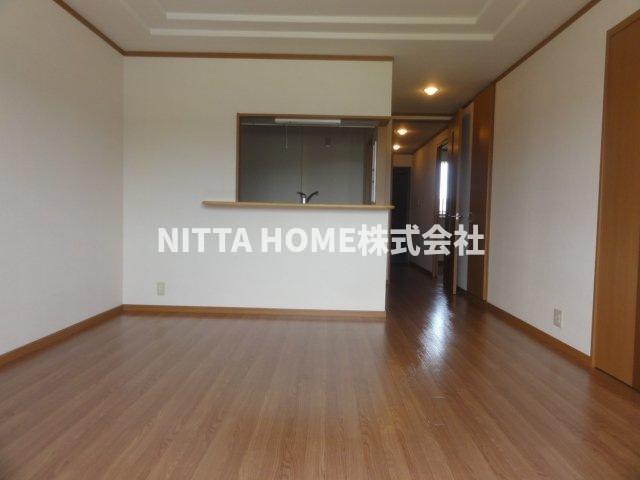 居室・リビング　キッチン合わせて１３帖のリビング○