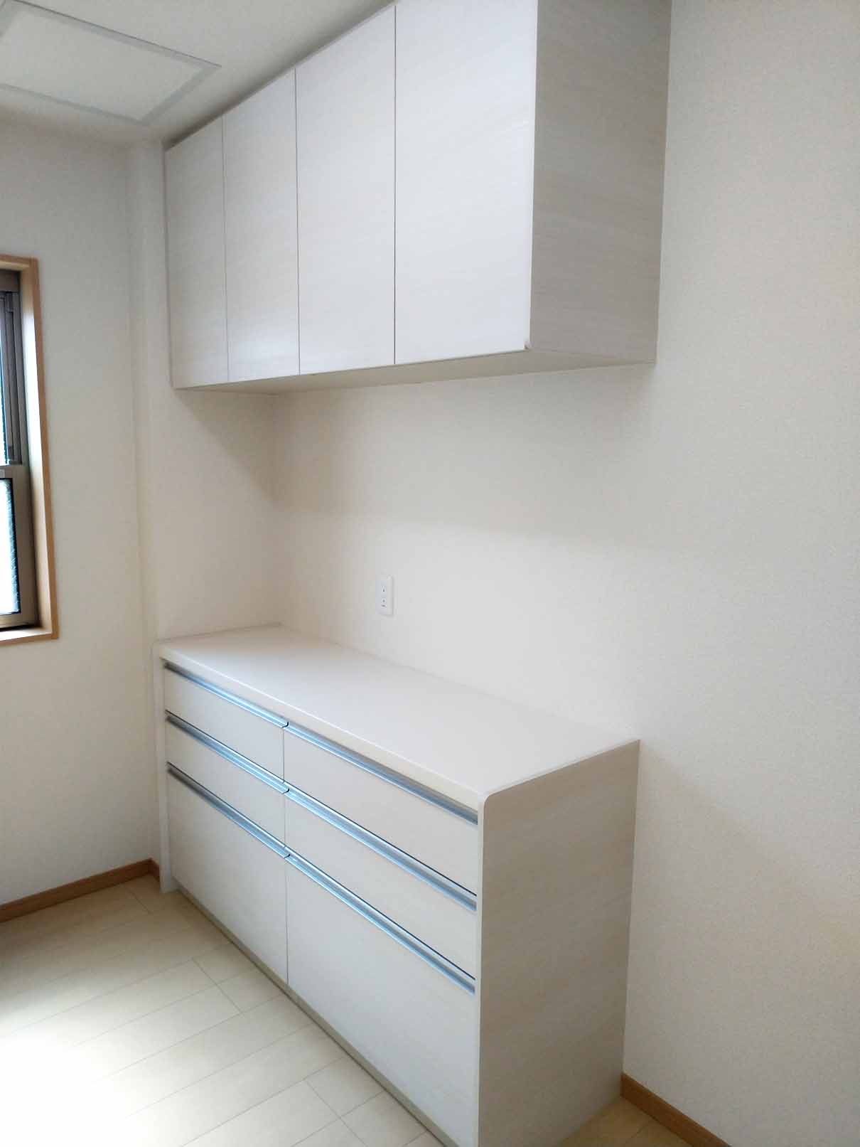 収納　カップボード