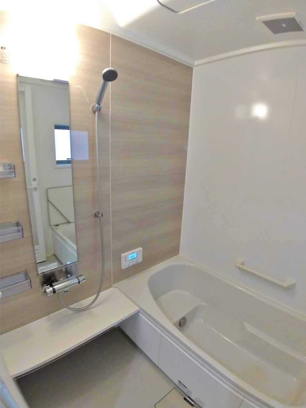 バス・シャワールーム　浴室　浴室暖房乾燥機付き