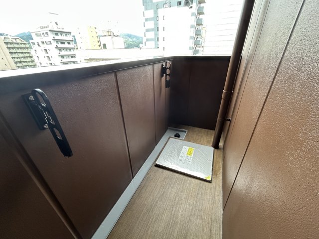 バルコニー　同物件別号室のものです。