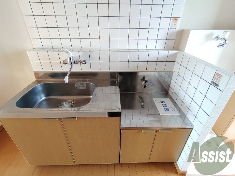 キッチン　キッチンは収納もしっかりついて、調理にも便利です。