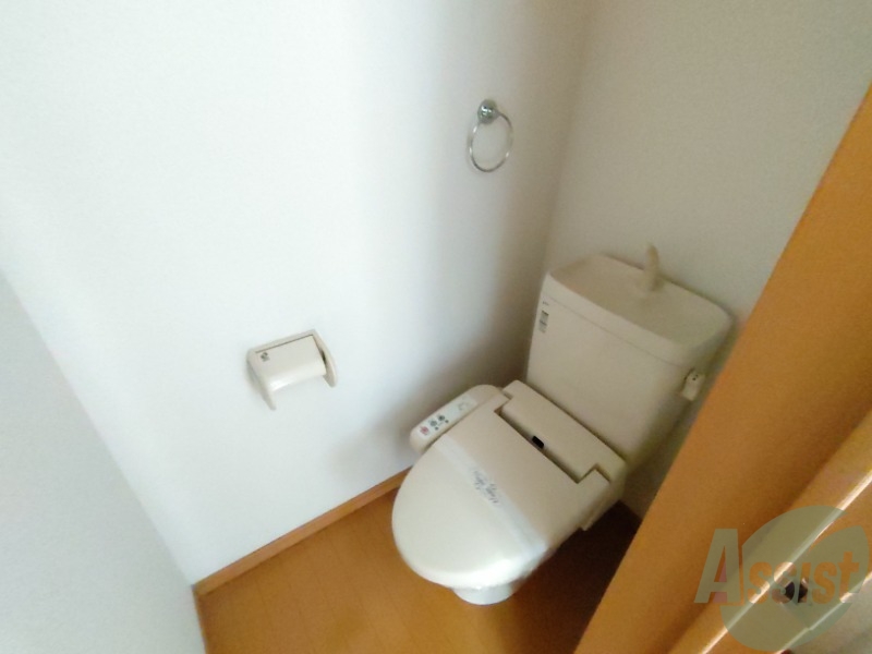 トイレ　トイレは綺麗でウォッシュレットも付いて快適にお使い頂けます。