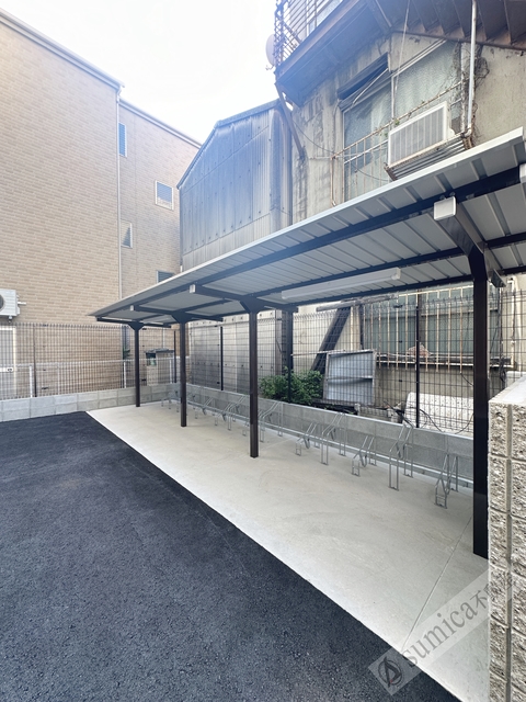 その他共有部分　駐輪場は屋根付きで雨の日も安心♪