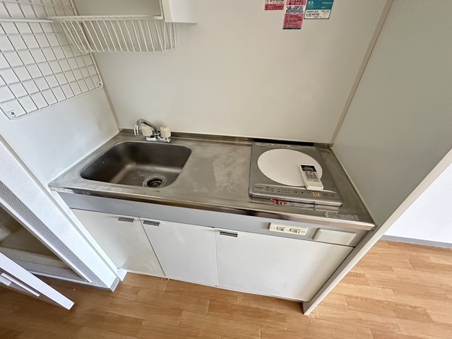 キッチン　別部屋参考写真になります