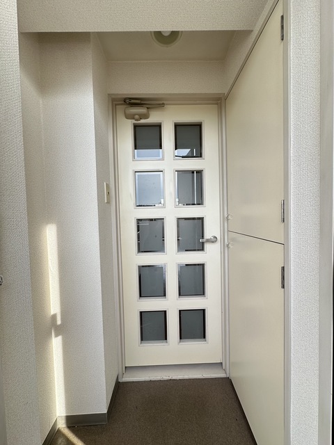 玄関　別部屋参考写真になります