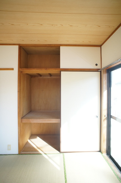 収納　押入れタイプはお荷物が多い方も安心の収納力です☆