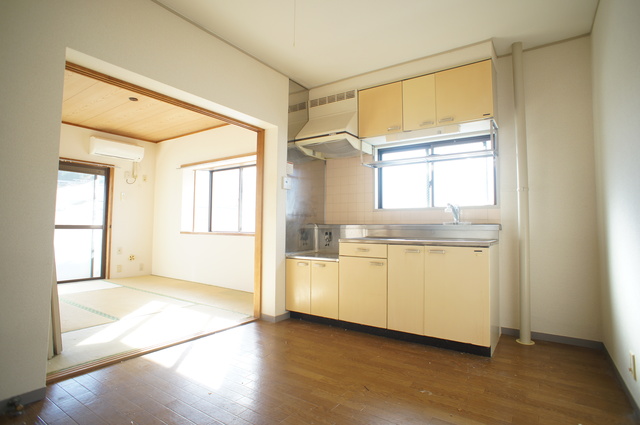 居室・リビング　人気の南東向きなので暖かな日差しが入りますね♪