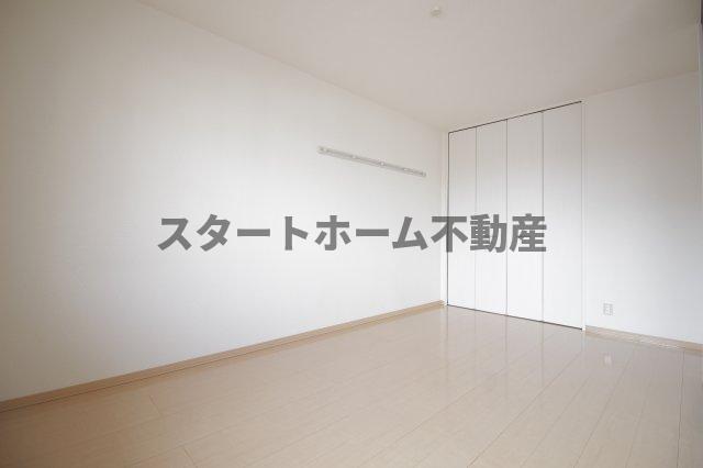 その他部屋・スペース　広くて明るい寝室