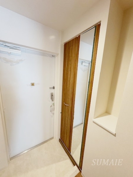 その他　姿見付きのシューズボックスです