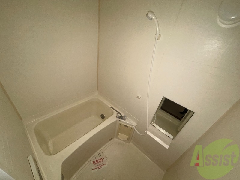 バス・シャワールーム　浴室は狭すぎず、シャワーも浴びやすそうです。