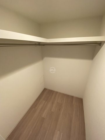 収納　セレニテ堺筋本町プリエ　ウォークインクローゼット
