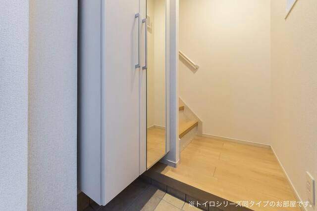 玄関　※トイロシリーズ同タイプのお部屋です。