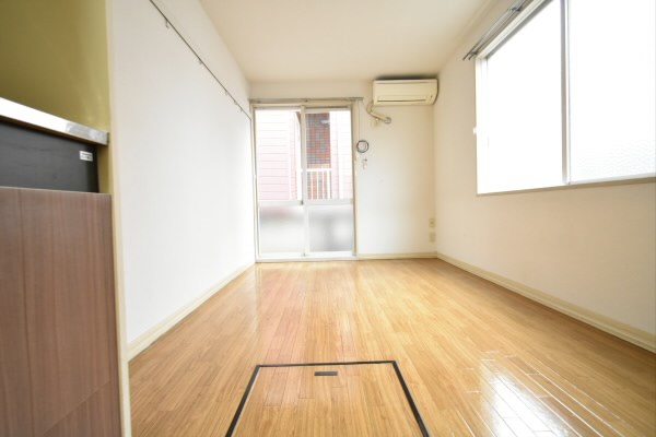 居室・リビング　別部屋参考写真です