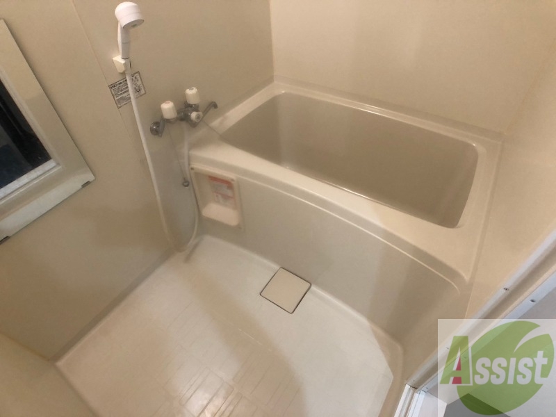 バス・シャワールーム　お風呂になります。一日の疲れを癒してくださいね。