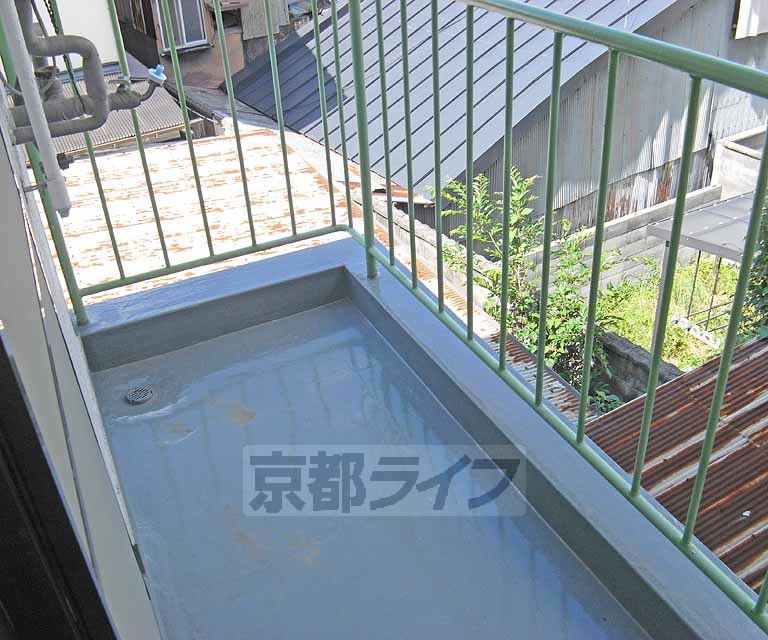 バルコニー　洗濯を干すスペースには十分です。