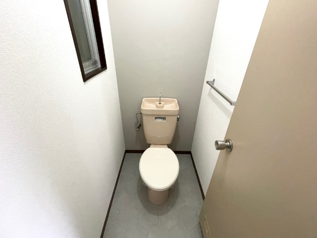 トイレ　トイレに窓