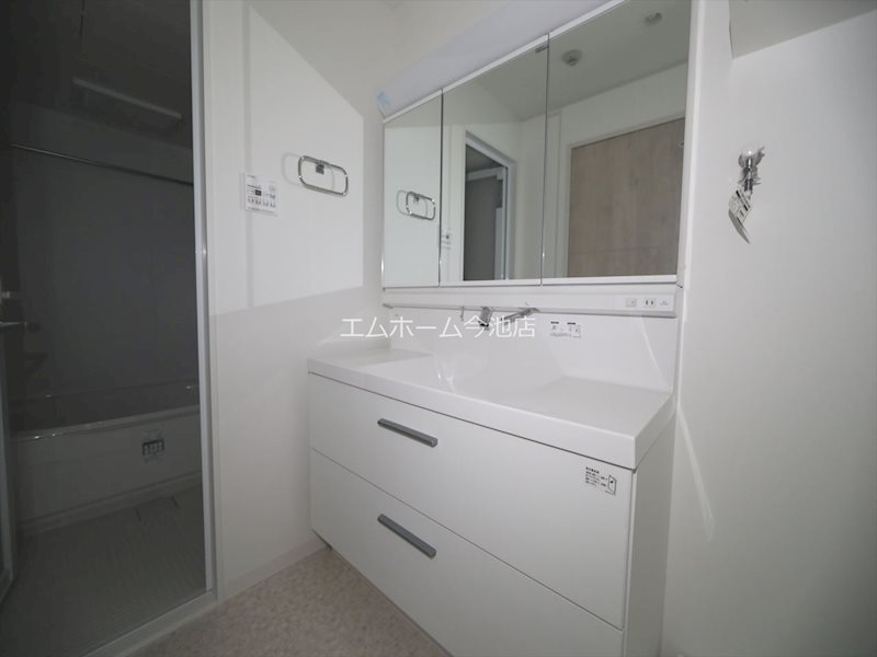 洗面設備　独立洗面台（シャンプードレッサー付）