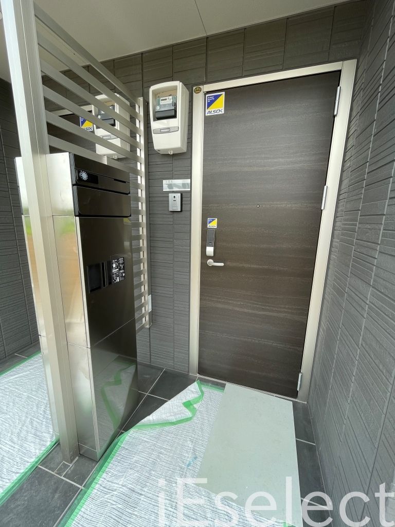 エントランス　ICロック対応の玄関です