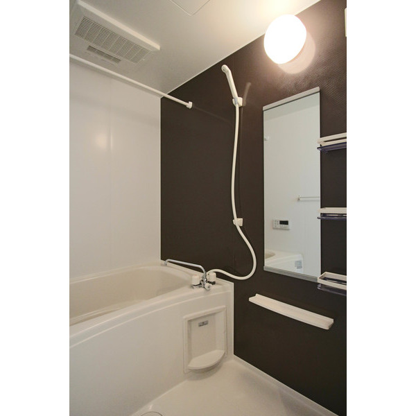 バス・シャワールーム　同じ建物の別の部屋