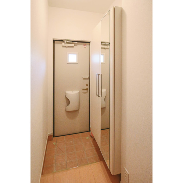 玄関　同じ建物の別の部屋