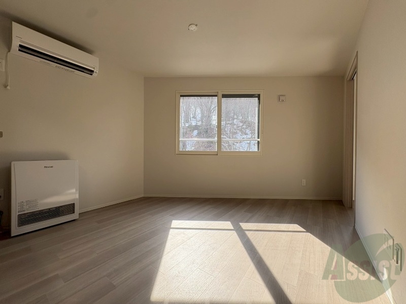 居室・リビング　広々としたリビングですね。使い勝手がよさそうですね！