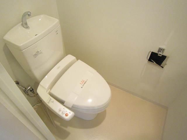 トイレ　温水洗浄便座