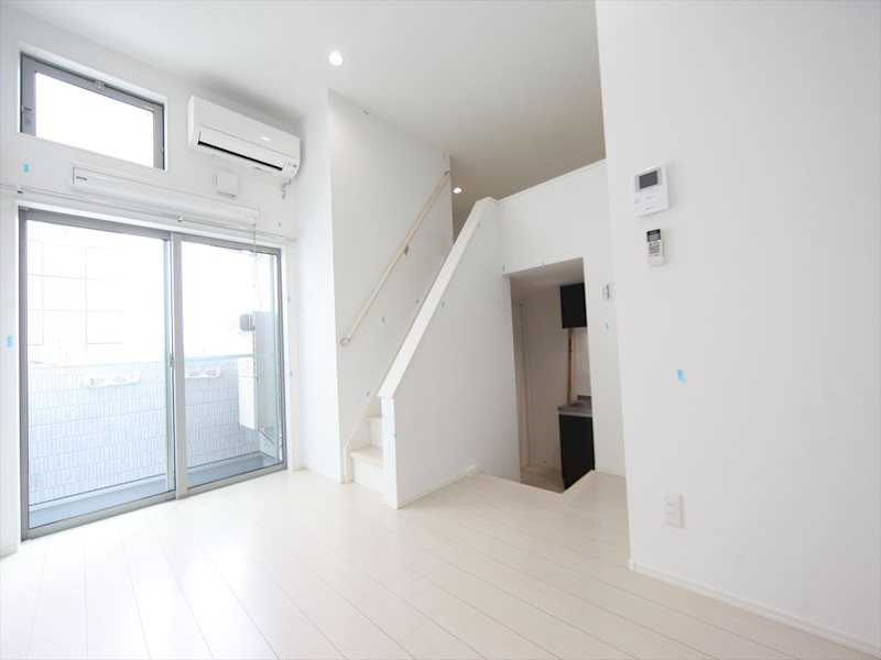 居室・リビング　洋室5.8帖　ロフト4.7帖（寝室にも使えます）洋室5.8帖