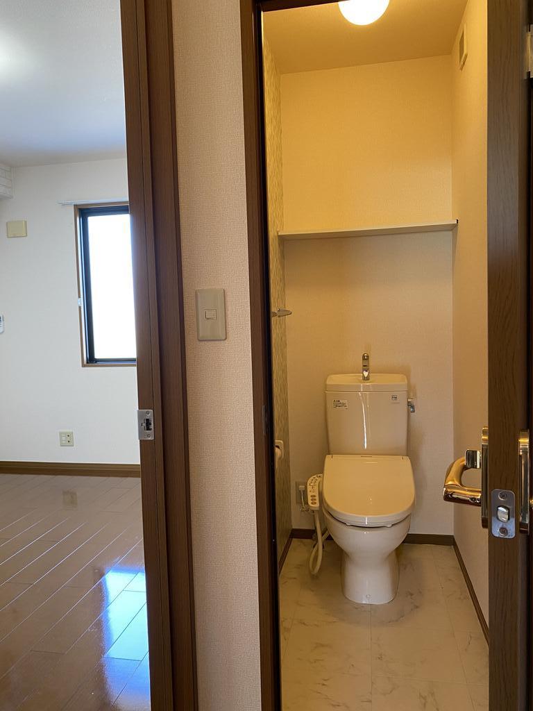 トイレ　ウォシュレット付