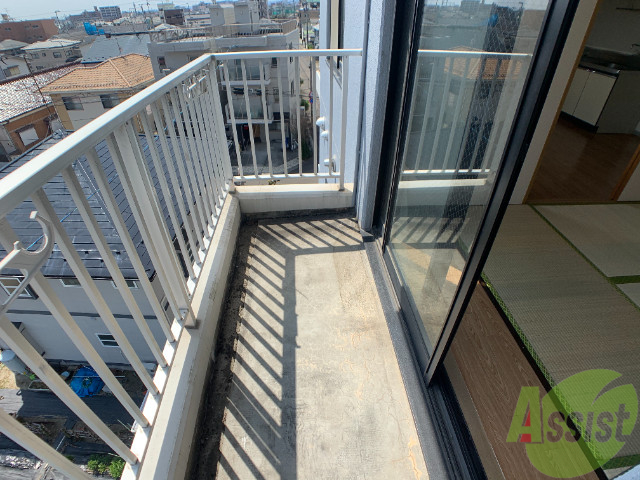 バルコニー　お天気のいい日はバルコニーで洗濯物も干せますよ。