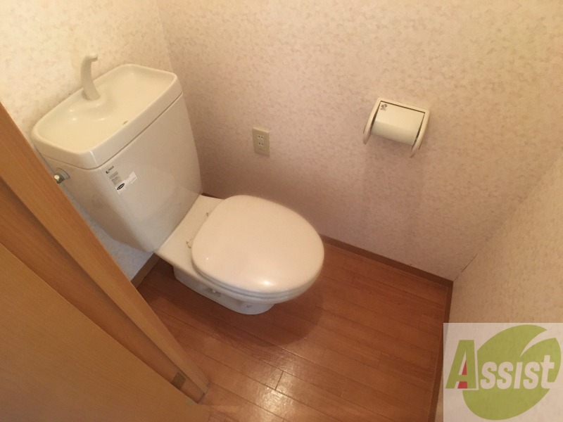 トイレ　こちらはトイレです。清潔感があり、安心して使用できます。