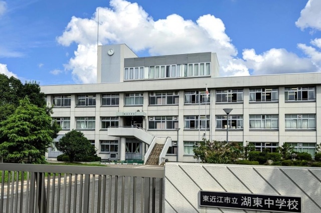 中学校　東近江市立湖東中学校（中学校）まで2000m