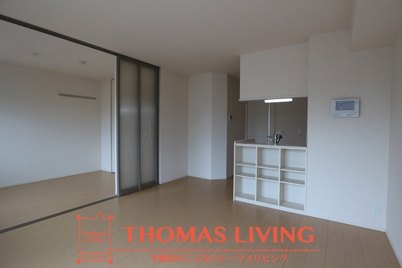 居室・リビング　実際の写真を準備中の為、同じ建物の別室写真です。参考下さい。