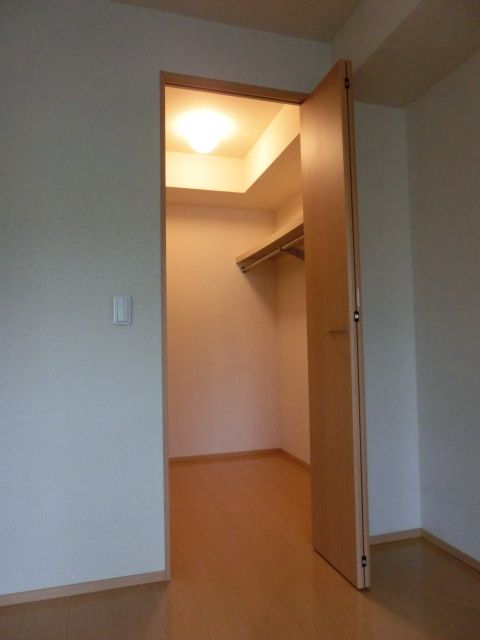 収納　収納豊富なウォークインクローゼット