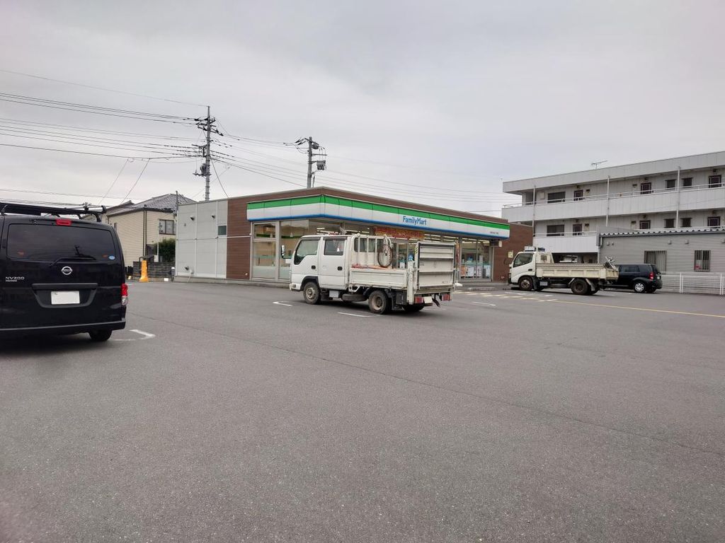 コンビニ　ファミリーマート 本庄日の出二丁目店（コンビニ）まで620m