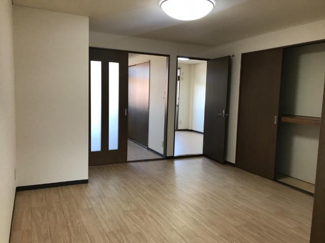 居室・リビング　室内