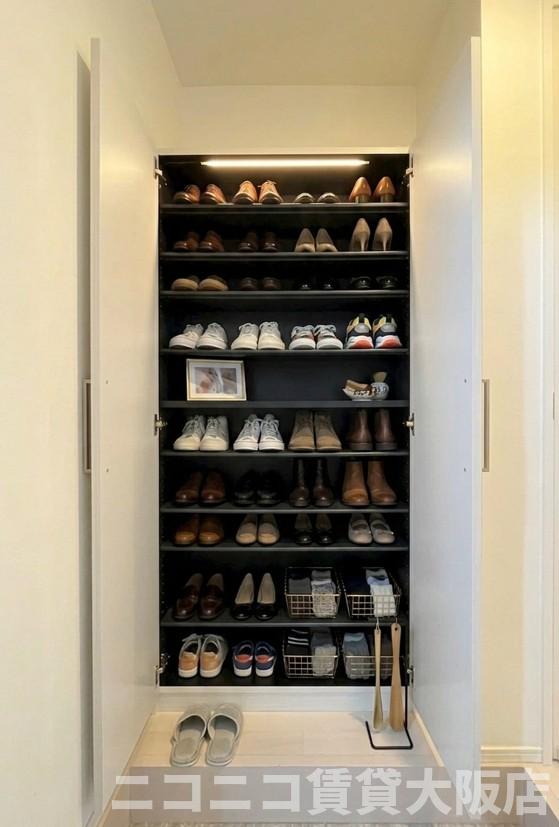 玄関　同タイプイメージ写真のため現況を優先いたします。