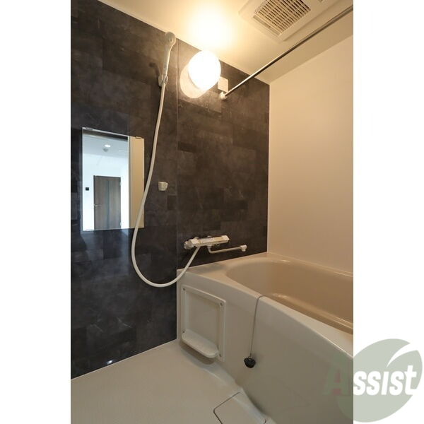 バス・シャワールーム　お風呂になります。一日の疲れを癒してくださいね。