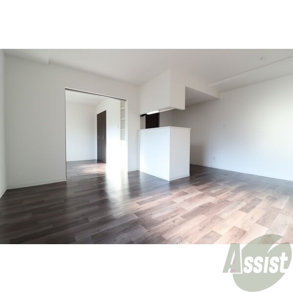 居室・リビング　リビングを別角度から撮ってみました。家具の配置もしやすそう。