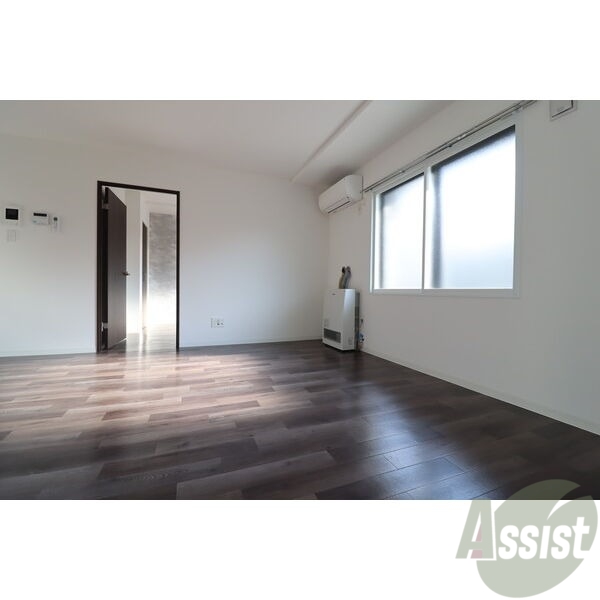 居室・リビング　日当たり良く広々したリビングで快適に過ごせます。