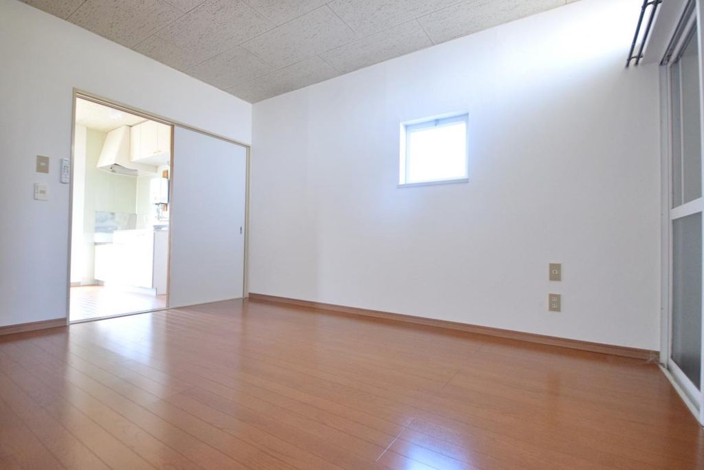 居室・リビング　別号室・参考写真