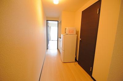 その他　廊下にキッチン・冷蔵庫・電子レンジ