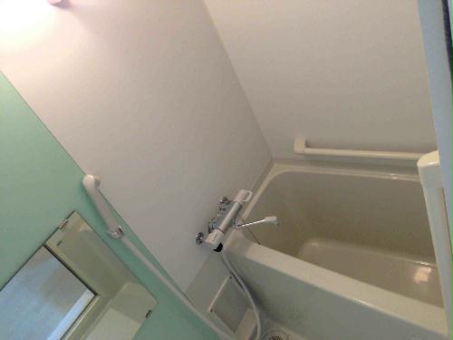 バス・シャワールーム　カラーパネルのついたオシャレなお風呂です♪