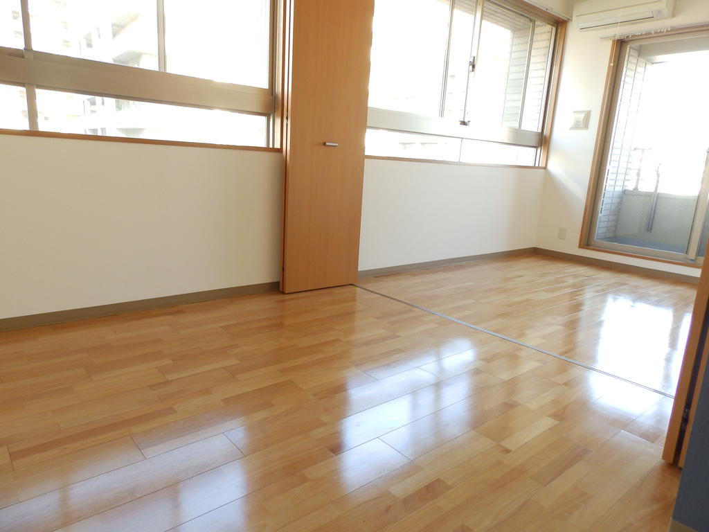 居室・リビング　室内も綺麗で広めです