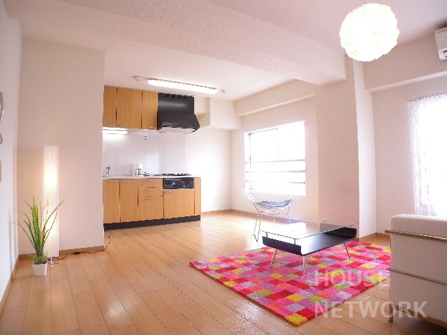 居室・リビング　西院駅前のファミリー向けマンションです。