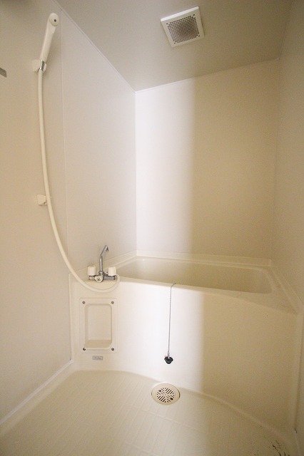 バス・シャワールーム　同物件、別号室のものです。