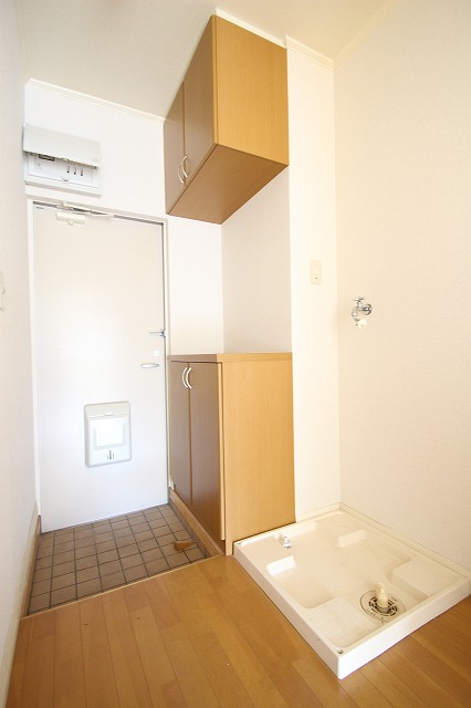 玄関　同物件、別号室のものです。