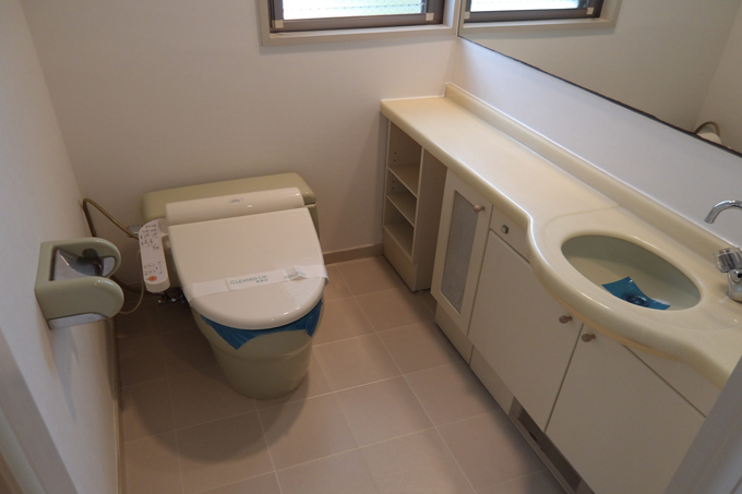 トイレ　洗浄機能付便座